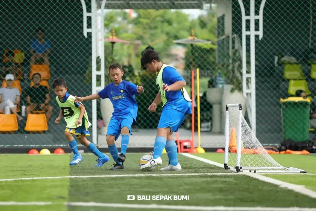 usia masuk sekolah sepak bola