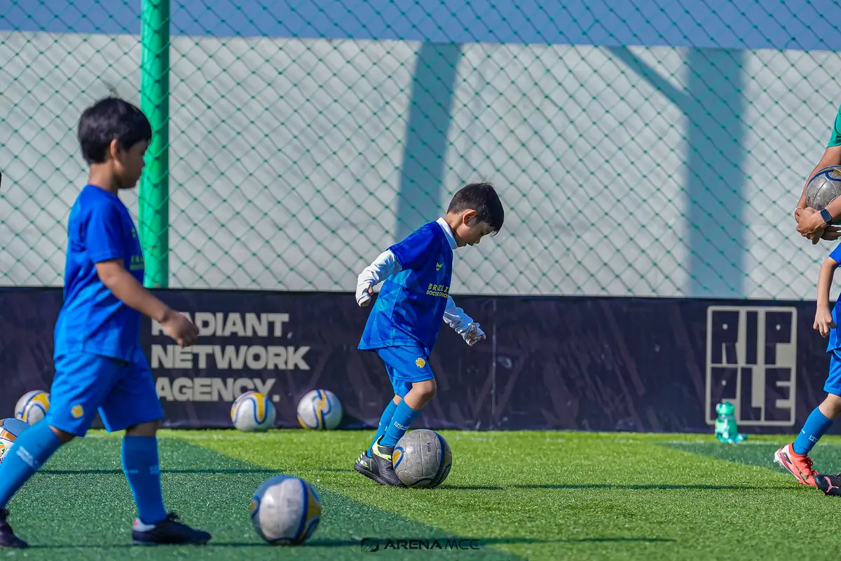 Kelas usia dini sepak bola anak BSS Indonesia Jakarta Timur